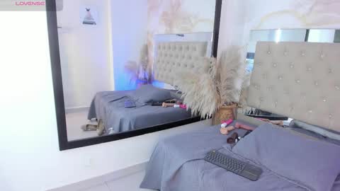 Ainaah  online show from 02.17.25