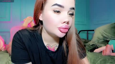 Snapshot of aira_vi chatting on 12.30.24 Aira online show from 12.30.24