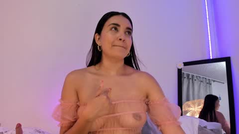 Snapshot of aisha_es chatting on 01.19.25 Aisha online show from 01.19.25