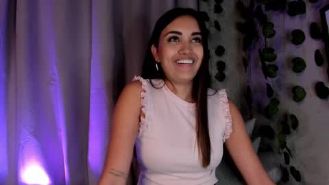 Snapshot of aisha_es chatting on 03.05.25 Aisha online show from 03.05.25