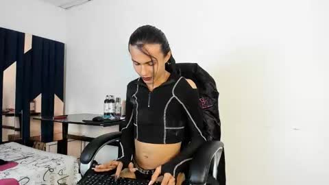 Aisha online show from 10.18.25