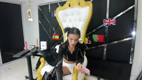 Snapshot of aisha_hotts777 chatting on 06.20.26 Aisha online show from 06.20.26