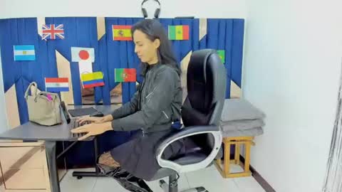 Snapshot of aisha_hotts777 chatting on 06.29.26 Aisha online show from 06.29.26