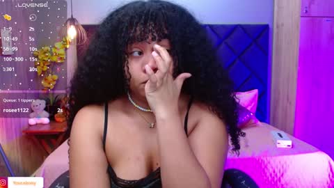 Snapshot of aisha_violet chatting on 12.19.24 Aisha Violet online show from 12.19.24