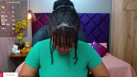 Snapshot of aisha_violet chatting on 12.20.24 Aisha Violet online show from 12.20.24