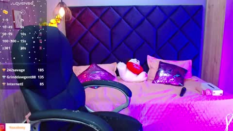 Snapshot of aisha_violet chatting on 12.22.24 Aisha Violet online show from 12.22.24