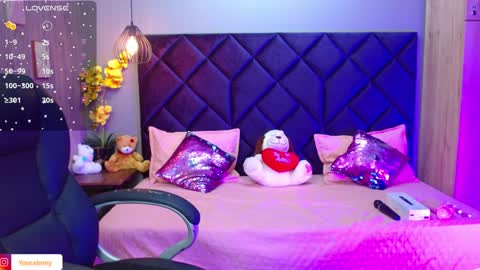 Snapshot of aisha_violet chatting on 12.23.24 Aisha Violet online show from 12.23.24