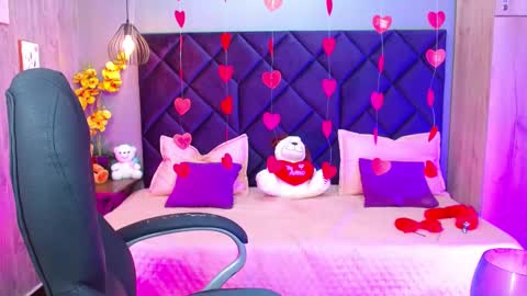 Snapshot of aisha_violet chatting on 02.14.25 Aisha Violet online show from 02.14.25