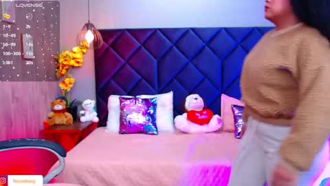 Snapshot of aisha_violet chatting on 02.20.25 Aisha Violet online show from 02.20.25