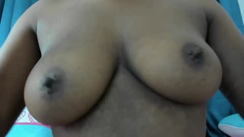 Snapshot of aisha_w10 chatting on 01.27.25 Aisha online show from 01.27.25