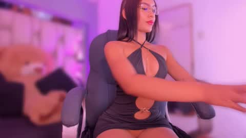 Snapshot of aishakassandra chatting on 11.22.25 KASSANDRA online show from 11.22.25