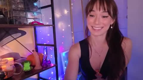Snapshot of aishalee3 chatting on 10.11.25 Aisha Lee online show from 10.11.25
