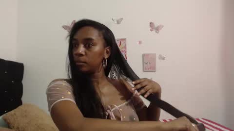 Snapshot of aishaowens chatting on 11.25.25 Aisha online show from 11.25.25