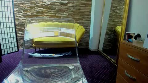 Aisha online show from 11.19.25