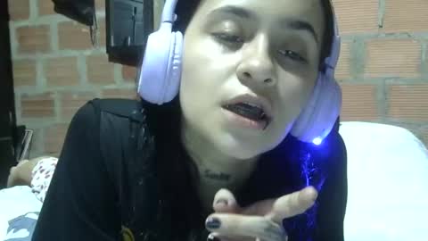 Snapshot of aitana23_ chatting on 09.17.25 aiti online show from 09.17.25