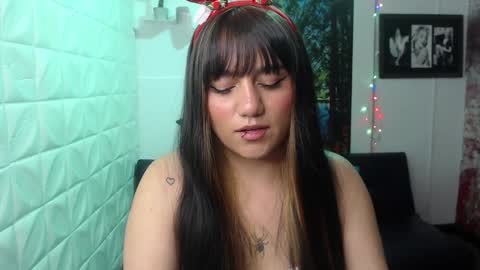 Snapshot of aitana_gomezz chatting on 12.23.24 Aitana online show from 12.23.24