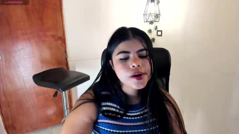 Snapshot of aitana_purple chatting on 10.06.25 Aitana online show from 10.06.25