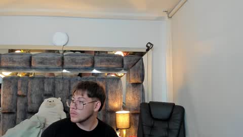 Snapshot of aivadumont chatting on 02.15.25 Queen Dumont online show from 02.15.25