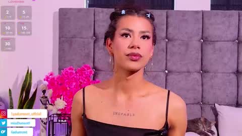 Snapshot of aivadumont chatting on 02.10.26 Queen Dumont online show from 02.10.26