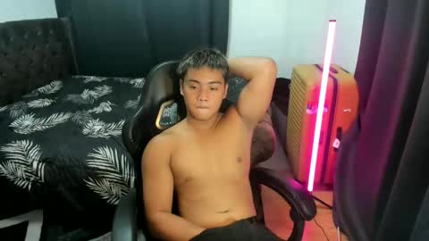 Snapshot of aizawa194624 chatting on 05.05.26 aizawa194624 online show from 05.05.26