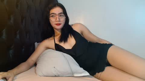 Snapshot of akamamiki25 chatting on 06.17.26 akamamiki25 online show from 06.17.26