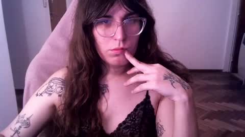 Snapshot of akamedolle chatting on 11.17.25 Veronica Akame 3 online show from 11.17.25