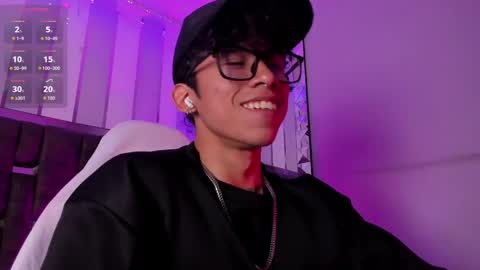 Snapshot of akazaboy chatting on 05.14.26 akazaboy online show from 05.14.26