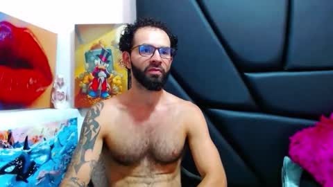Snapshot of akiles_r chatting on 05.28.26 akiles online show from 05.28.26