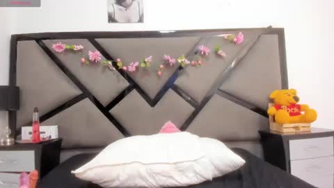 Snapshot of akiralovee chatting on 06.11.26 Kira online show from 06.11.26