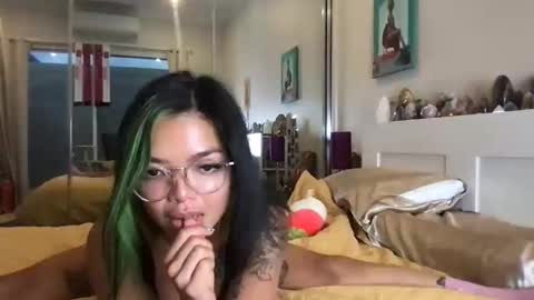 Akira Zay online show from 12.21.25