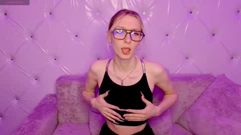 Snapshot of akiro_kim chatting on 02.25.26 akiro_kim online show from 02.25.26