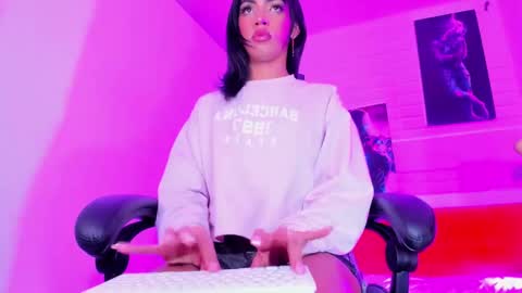 Alahia Rodriguez online show from 01.05.25