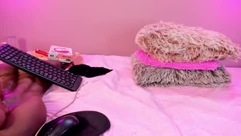 Snapshot of alahia_betancur chatting on 01.18.25 Alahia online show from 01.18.25
