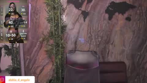 Snapshot of alahia_dangelo_ chatting on 04.18.26 ALAHIA online show from 04.18.26