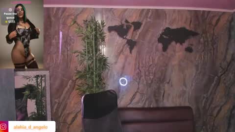 Snapshot of alahia_dangelo_ chatting on 04.18.26 ALAHIA online show from 04.18.26