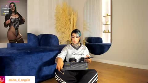 Snapshot of alahia_dangelo_ chatting on 05.22.26 ALAHIA online show from 05.22.26