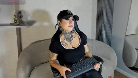 Snapshot of alahia_dangelo_ chatting on 05.31.26 ALAHIA online show from 05.31.26
