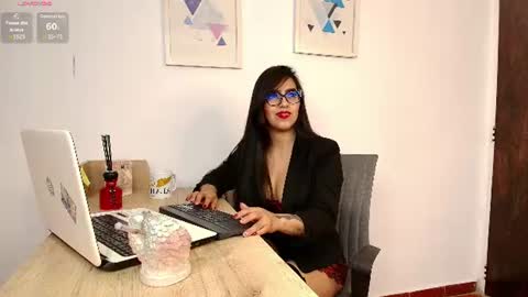 Snapshot of alahiacolucci chatting on 06.12.26 alahiacolucci online show from 06.12.26