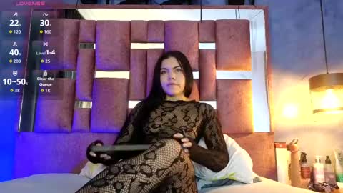 Snapshot of alahiia_lee chatting on 05.06.26 ALahiia Lee online show from 05.06.26