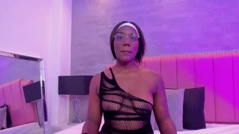 Snapshot of alaia_colins chatting on 10.18.25 alaia_colins online show from 10.18.25