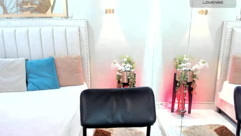 Snapshot of alaiasmile_ chatting on 04.27.26 online show from 04.27.26