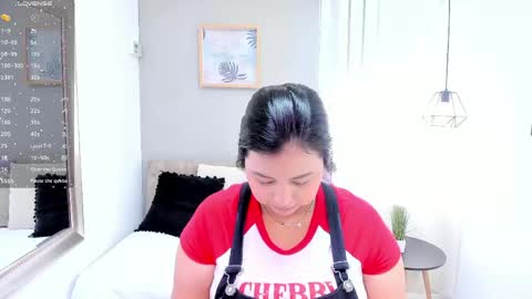 Snapshot of alaiasmile_ chatting on 05.06.26 online show from 05.06.26