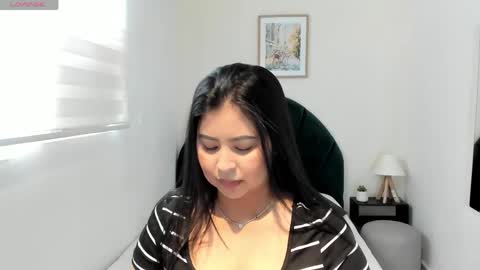 Snapshot of alaiasmile_ chatting on 05.18.26 online show from 05.18.26