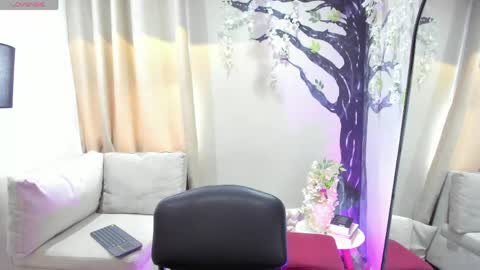 Snapshot of alaiasmile_ chatting on 05.30.26 online show from 05.30.26