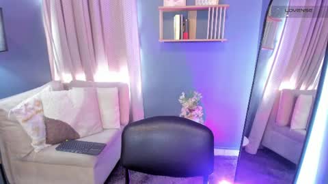 Snapshot of alaiasmile_ chatting on 06.19.26 online show from 06.19.26