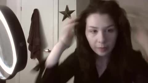 Snapshot of alainaseren chatting on 05.19.26 alainaseren online show from 05.19.26