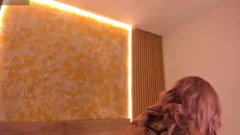 alana_2916 online show from 10.22.25