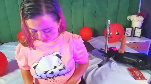 Snapshot of alana_petite chatting on 07.20.26 ALANA PETITE online show from 07.20.26