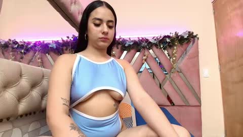 Snapshot of alanaflores chatting on 12.15.24 Alana Flores online show from 12.15.24