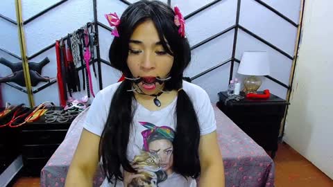 Snapshot of alanaluke chatting on 01.04.25 Alana online show from 01.04.25